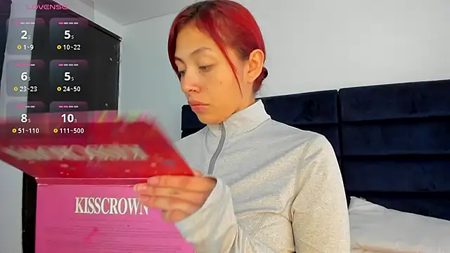 Snapshot of melanie_roux__ chatting on 12/02/25, 12:32 melanie roux online show from 12/02/25, 12:32