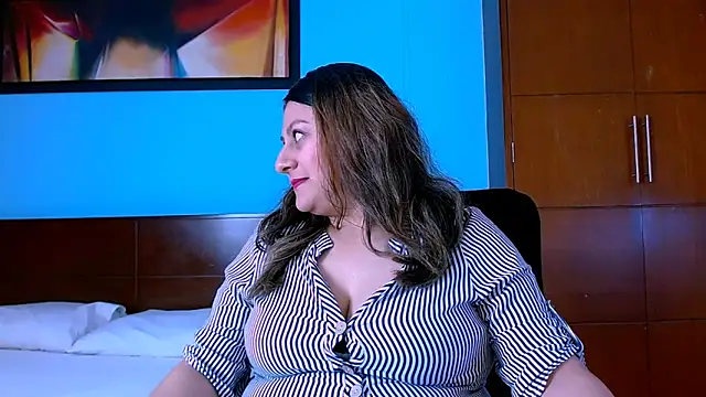Lucero Lady 38 online show from 10/25/25, 01:18