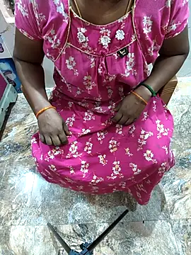 Snapshot of Tamil_Rani03 chatting on 11/08/25, 05:56 Tamil Rani03 online show from 11/08/25, 05:56