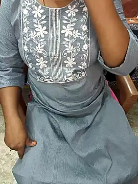 Snapshot of Tamil_Rani03 chatting on 12/14/25, 04:23 Tamil Rani03 online show from 12/14/25, 04:23