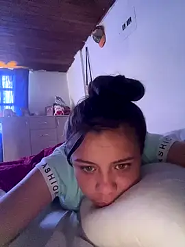 Snapshot of Dul-ci08 chatting on 10/22/25, 03:01 Dul-ci08 online show from 10/22/25, 03:01