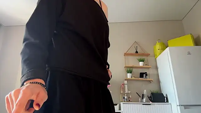 Snapshot of JessMour chatting on 10/18/25, 10:16 JessMour online show from 10/18/25, 10:16