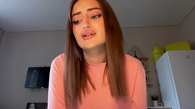 Snapshot of JessMour chatting on 10/19/25, 09:21 JessMour online show from 10/19/25, 09:21