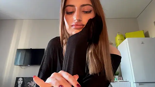 Snapshot of JessMour chatting on 10/20/25, 09:21 JessMour online show from 10/20/25, 09:21