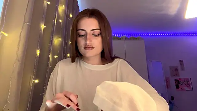 Snapshot of JessMour chatting on 10/25/25, 09:50 JessMour online show from 10/25/25, 09:50