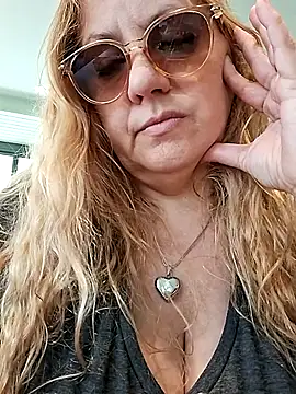Snapshot of JennyInVegas chatting on 10/23/25, 06:28 JennyInVegas online show from 10/23/25, 06:28