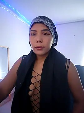 leila-ademuz28 online show from 10/19/25, 02:40