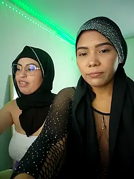 leila-ademuz28 online show from 10/24/25, 01:07