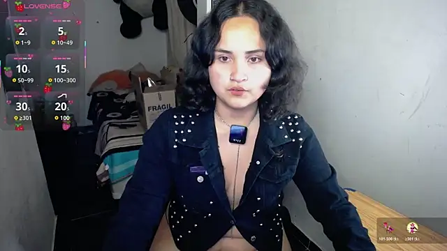 Snapshot of Ladyswap chatting on 11/11/25, 03:28 Ladyswap online show from 11/11/25, 03:28