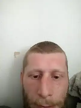 Snapshot of Piskot999 chatting on 10/24/25, 10:22 Piskot999 online show from 10/24/25, 10:22