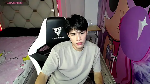Snapshot of hyun_jin_ chatting on 10/18/25, 08:31 hyun jin  online show from 10/18/25, 08:31