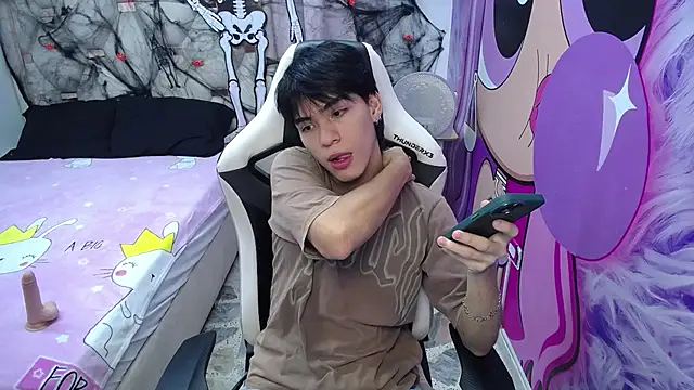 Snapshot of hyun_jin_ chatting on 10/21/25, 07:47 hyun jin  online show from 10/21/25, 07:47
