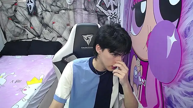 Snapshot of hyun_jin_ chatting on 10/27/25, 08:46 hyun jin  online show from 10/27/25, 08:46