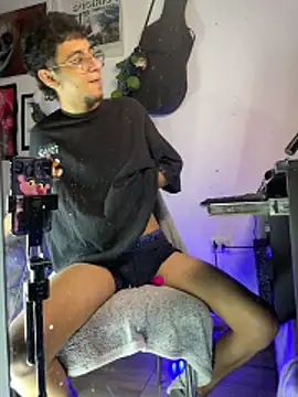 Snapshot of lukaOnline_ chatting on 10/25/25, 03:14 lukaOnline online show from 10/25/25, 03:14