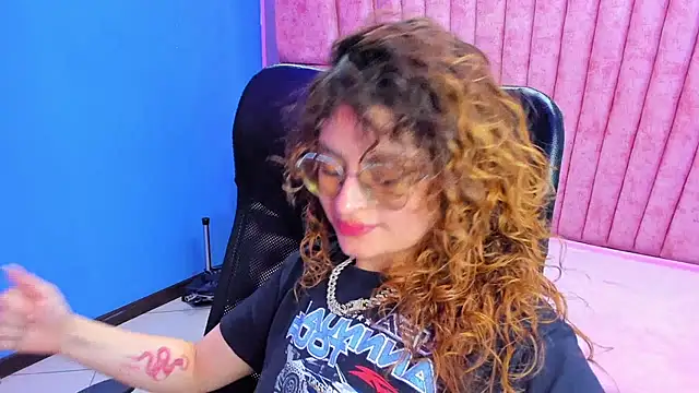 EmiliRouse  online show from 11/09/25, 05:22