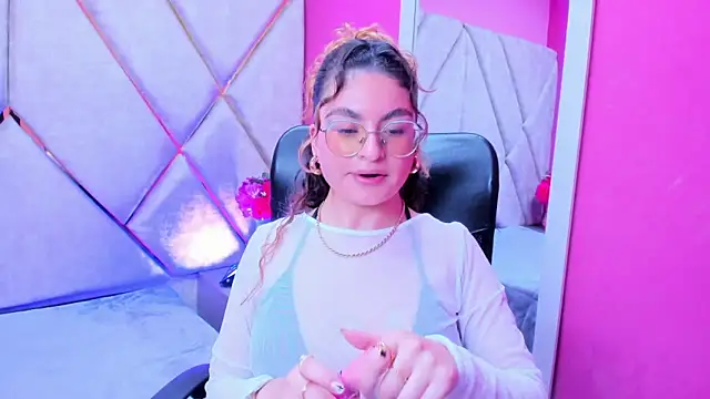 EmiliRouse  online show from 11/13/25, 02:43