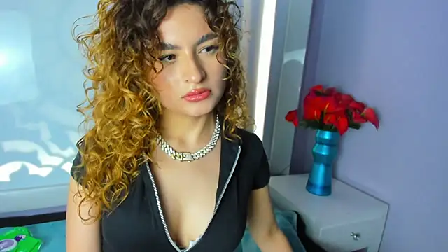 EmiliRouse  online show from 11/26/25, 04:35