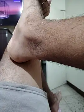 Snapshot of gigant_boy00 chatting on 10/19/25, 03:40 gigant boy00 online show from 10/19/25, 03:40