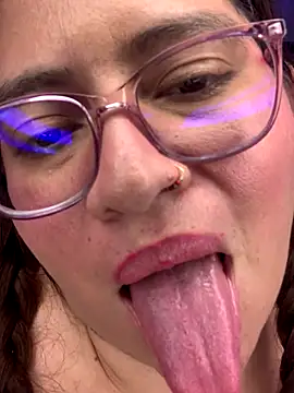 Orianabluee  online show from 11/08/25, 02:01