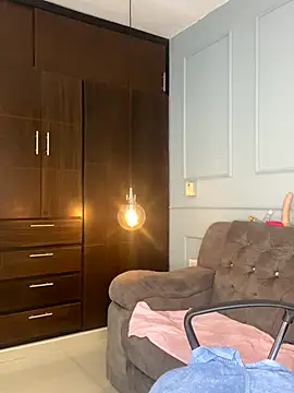 Orianabluee  online show from 11/20/25, 03:18