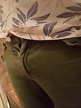 Snapshot of Belgianslut chatting on 12/14/25, 01:55 Belgianslut online show from 12/14/25, 01:55