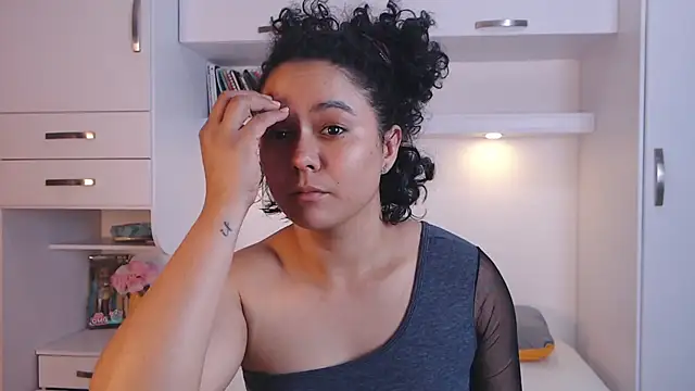 MartiRuis10 online show from 12/01/25, 11:54