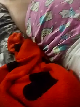 Snapshot of Casal_em_chamas chatting on 10/24/25, 04:09 Casal em chamas online show from 10/24/25, 04:09