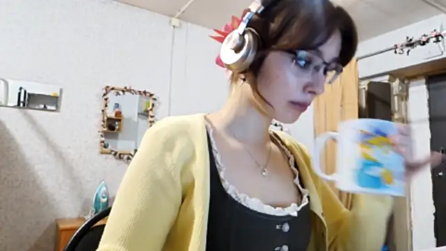 Snapshot of IcyKleys chatting on 10/23/25, 01:43 IcyKleys online show from 10/23/25, 01:43