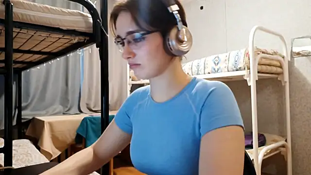 Snapshot of IcyKleys chatting on 10/24/25, 01:51 IcyKleys online show from 10/24/25, 01:51
