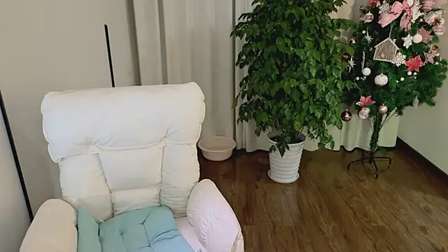 Snapshot of Onecutelittle chatting on 03/11/26, 12:33 Onecutelittle online show from 03/11/26, 12:33