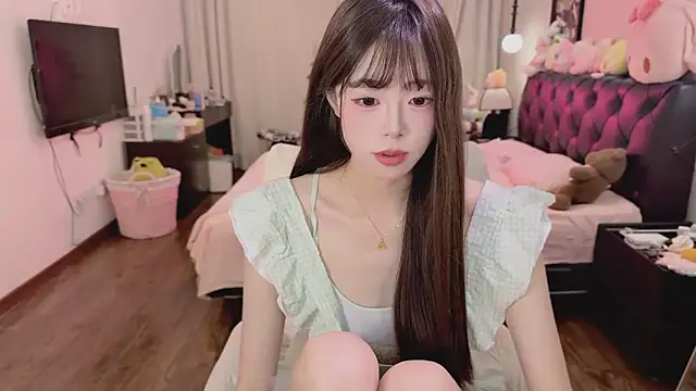 Snapshot of Onecutelittle chatting on 05/08/26, 02:11 Onecutelittle online show from 05/08/26, 02:11