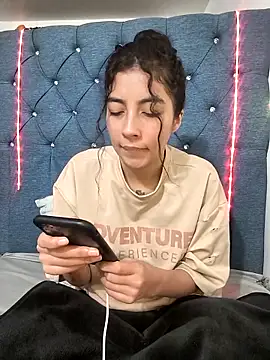 ShareeBax  online show from 10/22/25, 04:13