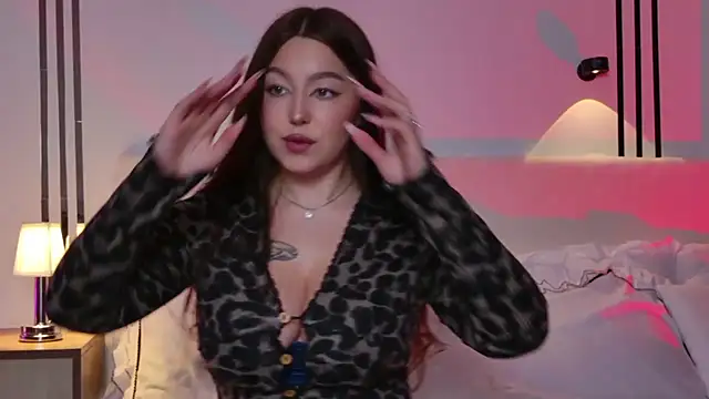 Snapshot of _Tessa_May_ chatting on 11/30/25, 12:14 Tessa May online show from 11/30/25, 12:14