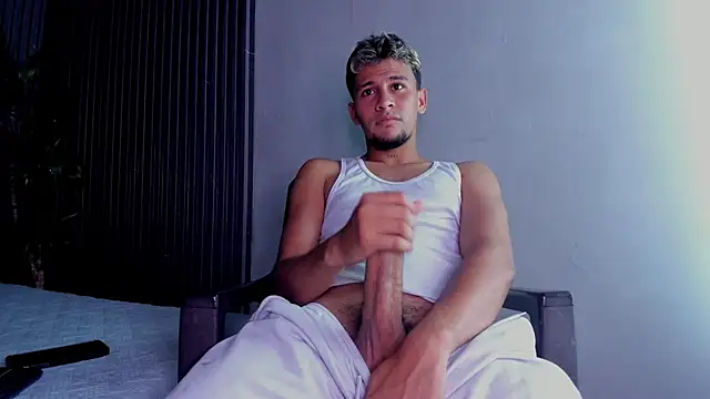 Snapshot of Alan-Smith1 chatting on 10/18/25, 10:43 Alan-Smith1 online show from 10/18/25, 10:43