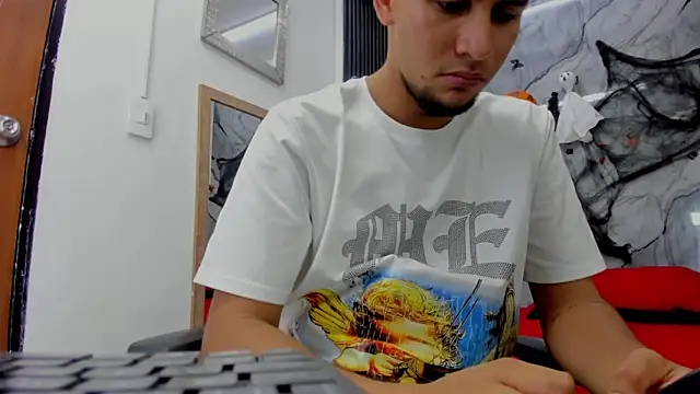 Snapshot of Alan-Smith1 chatting on 10/23/25, 07:34 Alan-Smith1 online show from 10/23/25, 07:34