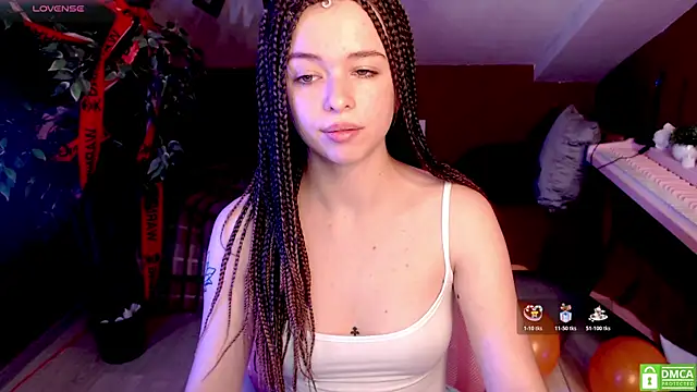 Snapshot of _HypeQueen_ chatting on 10/24/25, 09:44  HypeQueen  online show from 10/24/25, 09:44