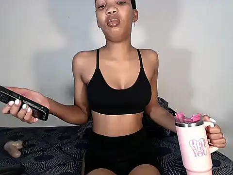 MinnieBee101 online show from 11/23/25, 10:37