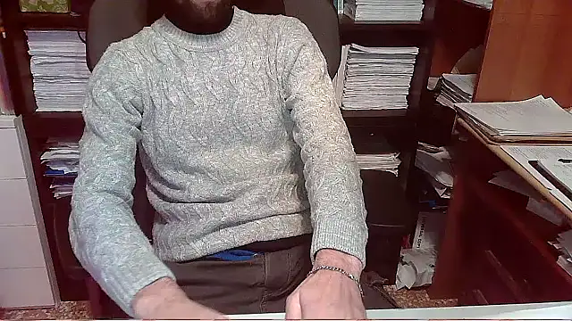 Snapshot of topg84 chatting on 10/30/25, 05:35 topg84 online show from 10/30/25, 05:35