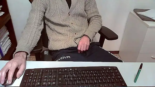 Snapshot of topg84 chatting on 12/04/25, 05:43 topg84 online show from 12/04/25, 05:43