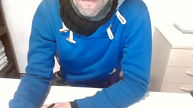 Snapshot of topg84 chatting on 12/15/25, 05:39 topg84 online show from 12/15/25, 05:39