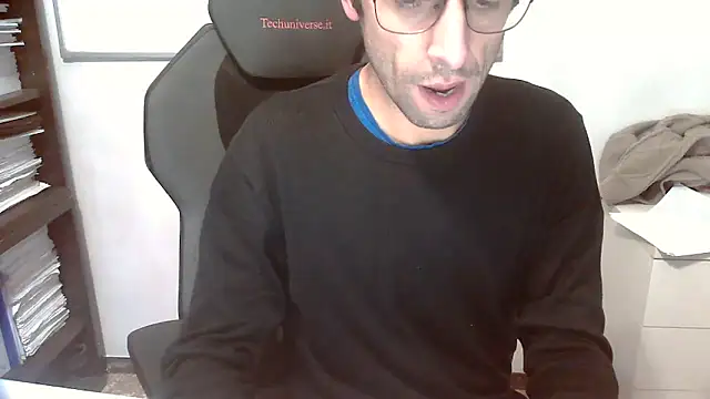 Snapshot of topg84 chatting on 12/16/25, 06:13 topg84 online show from 12/16/25, 06:13