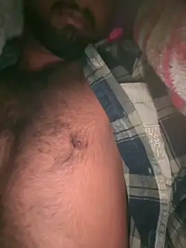 Snapshot of MacroSign13 chatting on 11/16/25, 08:58 MacroSign13 online show from 11/16/25, 08:58