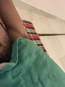 Snapshot of MacroSign13 chatting on 11/20/25, 03:34 MacroSign13 online show from 11/20/25, 03:34