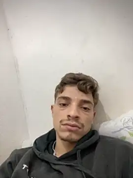 Snapshot of Ryannxyz chatting on 11/01/25, 12:12 Ryannxyz online show from 11/01/25, 12:12