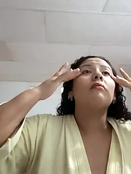 Snapshot of chikis12_ chatting on 12/13/25, 07:53 chikis12 online show from 12/13/25, 07:53