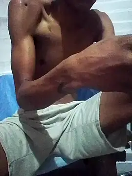 Snapshot of Estebanbigcock23 chatting on 11/24/25, 10:31 Estebanbigcock23 online show from 11/24/25, 10:31