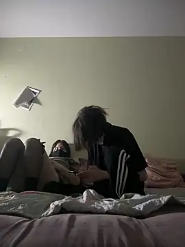 Snapshot of popoul_couple chatting on 10/22/25, 03:45 popoul couple online show from 10/22/25, 03:45