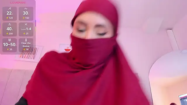 Snapshot of fatiima_ chatting on 11/14/25, 07:01 fatiima online show from 11/14/25, 07:01