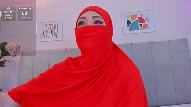 Snapshot of fatiima_ chatting on 12/16/25, 07:08 fatiima online show from 12/16/25, 07:08