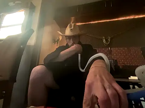 Snapshot of juancarloshunnit chatting on 11/15/25, 02:02 juancarloshunnit online show from 11/15/25, 02:02